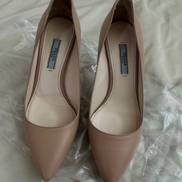 Prada Tan Classic Pointed-Toe Heels - Picture 2 of 3